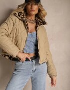 Geacă Reversibilă Bej cu Cusături Matlasate și Blană cu Model Leopard Cesita