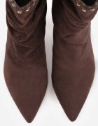 ideal Botine Slouchy cu toc stiletto din imitație de piele întoarsă cu ochiuri metalice decorative Tallie Maro