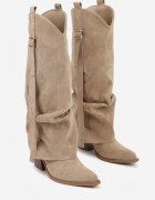 ideal Cizme bej închise pe toc conic stil cowboy decorate cu cataramă și cu carâmb răsfrânt Nalirella