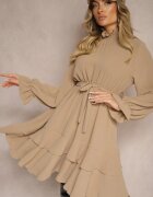 j studio Rochie bej închisă cu volane și guler înalt cu elastic în talie și cordon suplimentar de legat Savire