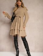 j studio Rochie bej închisă cu volane și guler înalt cu elastic în talie și cordon suplimentar de legat Savire