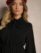 j studio Rochie Plisată Neagră cu croială elegantă cu legătură la decolteu și elastic în talie Belorinda