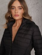 j.style Geacă de tranziție neagră cu cusături matlasate inserții elastice și glugă Fezilina