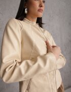 j.style Jachetă Bejă ramonescă cu croială cambrată cu paspoaluri decorative Esanora