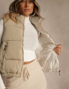 j.style Vestă Bej închis Decorată cu Matlasare și Căptușeală Imprimată cu Meandru Olerea