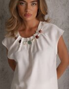 j&x Bluză rustică din vâscoză decorată cu imitație de pietre la decolteu Anthelia Albă
