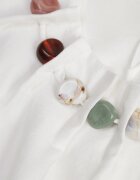 j&x Bluză rustică din vâscoză decorată cu imitație de pietre la decolteu Anthelia Albă