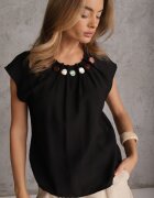 j&x Bluză rustică din vâscoză decorată cu imitație de pietre la decolteu Anthelia Neagră