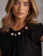 j&x Bluză rustică din vâscoză decorată cu imitație de pietre la decolteu Anthelia Neagră