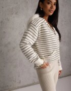 j&x Cardigan din bumbac și lână cu glugă cu blană și motiv în dungi Maevesa Gri cu alb