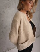 j&x Cardigan pufos cu fermoar din tricot cu efect fluffy lână și bumbac Selimena Bej