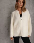j&x Cardigan pufos cu fermoar din tricot cu efect fluffy lână și bumbac Selimena Bej deschis