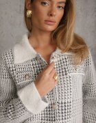 j&x Cardigan tweed cu lână cu nasturi bijuterie și buzunare cu clapă Alveme Alb