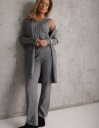 j&x Compleu din 3 piese din tricot cu bumbac: vestă cardigan și pantaloni Nordelia Gri