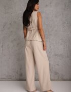 j&x Compleu Tip Costum Bej cu Bumbac Pantaloni Wide Leg și Vestă Utility Aloane