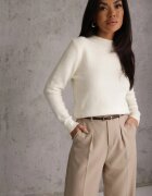 j&x Cu guler înalt cu lână decorat cu manșete striate în stil casual Katlina Bej deschis