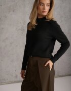 j&x Cu guler înalt cu lână decorat cu manșete striate în stil casual Katlina Negru