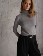 j&x Cu guler înalt minimalist din vâscoză Fisanera Gri