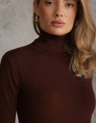 j&x Cu guler înalt minimalist din vâscoză Fisanera Maro