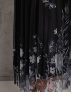 j&x Fustă evazată cu pliuri fine și broderie florală Zephali Bleumarin
