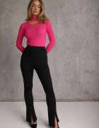 j&x Pulover cu guler înalt cu striații decorat cu decupaj la decolteu și capsă aurie Palgunia Fucsia
