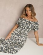 j&x Rochie Neagră cu bumbac ornată cu mâneci bufante Revalle