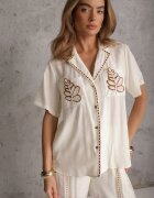 j&x Set din viscoză: cămașă și pantaloni cu aplicații croșetate Urasen Bej deschis