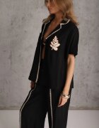 j&x Set din viscoză: cămașă și pantaloni cu aplicații croșetate Urasen Negru