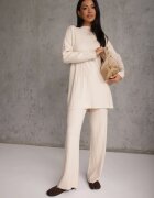 j&x Set tricotat cu bumbac în dungi format din tunică-sweater și pantaloni Ovattea Bej