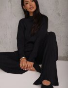 j&x Set tricotat cu bumbac în dungi format din tunică-sweater și pantaloni Ovattea Negru