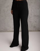 j&x Set tricotat cu bumbac în dungi format din tunică-sweater și pantaloni Ovattea Negru
