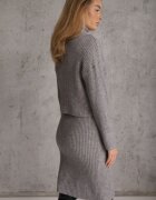 j&x Set tricotat cu dungi cu lână și bumbac cu guler înalt și rochie bodycon Mirrela Gri
