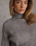 j&x Set tricotat cu dungi cu lână și bumbac cu guler înalt și rochie bodycon Mirrela Gri