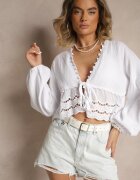 jumelle Bluză Albă din Bumbac Decorată cu Inserții Ajourate și Legătură Galazerra