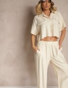 jumelle Set Bej deschis din Viscoză Cămașă scurtă și Pantaloni largi Daviriana