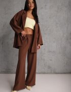 jumelle Set Costum Maro Oversize Sacou la două rânduri de nasturi și Pantaloni Wide Leg Tevilna