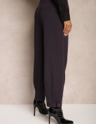 lefon Pantaloni Mov de costum cu croială largă ușor striate cu talie înaltă Belbanne