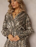 lily rose Rochie bej deschis cu imprimeu leopard cu decolteu petrecut Balme