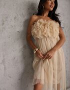 lily rose Rochie bej din tul fără bretele cu volane Tremone