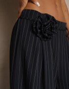 lovery Pantaloni bleumarin Palazzo cu talie înaltă decorați cu broșă floare Folassea