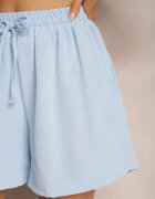 lovery Pantaloni scurți Albastru deschis Croială lejeră Talie înaltă Cu elastic în talie Vimallora