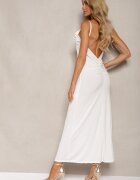 lovery Rochie de cocktail Albă cu croială ajustată cu broșă decorativă în formă de floare și volan Vikassa