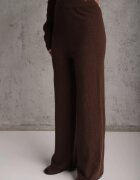 m&d fashion Compleu croșetat cu pantaloni drepți și cu guler înalt cu fermoar Verila Maro