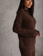 m&d fashion Compleu croșetat cu pantaloni drepți și cu guler înalt cu fermoar Verila Maro