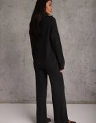 m&d fashion Compleu croșetat cu pantaloni drepți și cu guler înalt cu fermoar Verila Negru