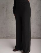 m&d fashion Compleu croșetat cu pantaloni drepți și cu guler înalt cu fermoar Verila Negru