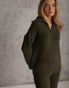 m&d fashion Compleu croșetat cu pantaloni drepți și cu guler înalt cu fermoar Verila Verde închis