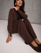 m&d fashion Compleu tricotat cu vâscoză pantaloni drept și pulover cu manșete cu nasturi Venturo Bej Maro