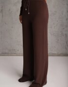 m&d fashion Compleu tricotat cu vâscoză pantaloni drept și pulover cu manșete cu nasturi Venturo Bej Maro