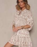 m&d fashion Rochie bej cloș din viscoză cu imprimeu etnic cu legătură cu ciucuri Ravpio